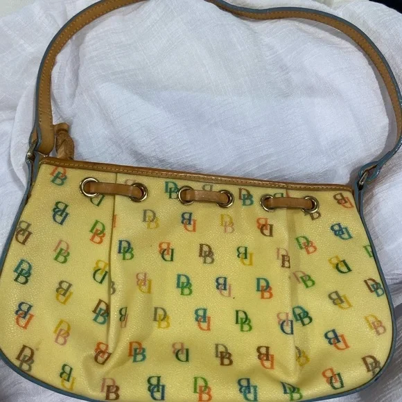 Dooney&Bourke vintage minibag in great condition Women